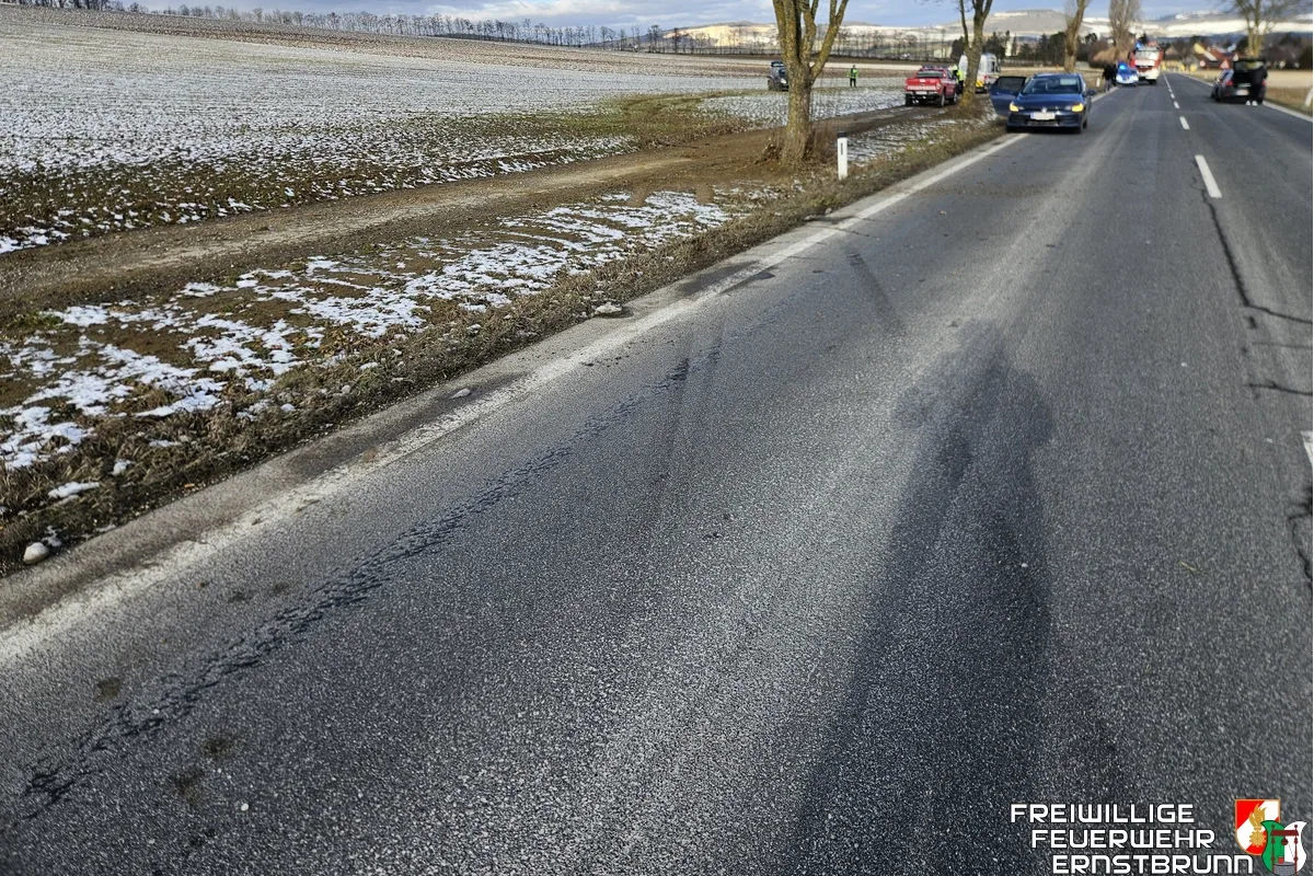 Ernstbrunn – Auto überschlägt sich bei Unfall