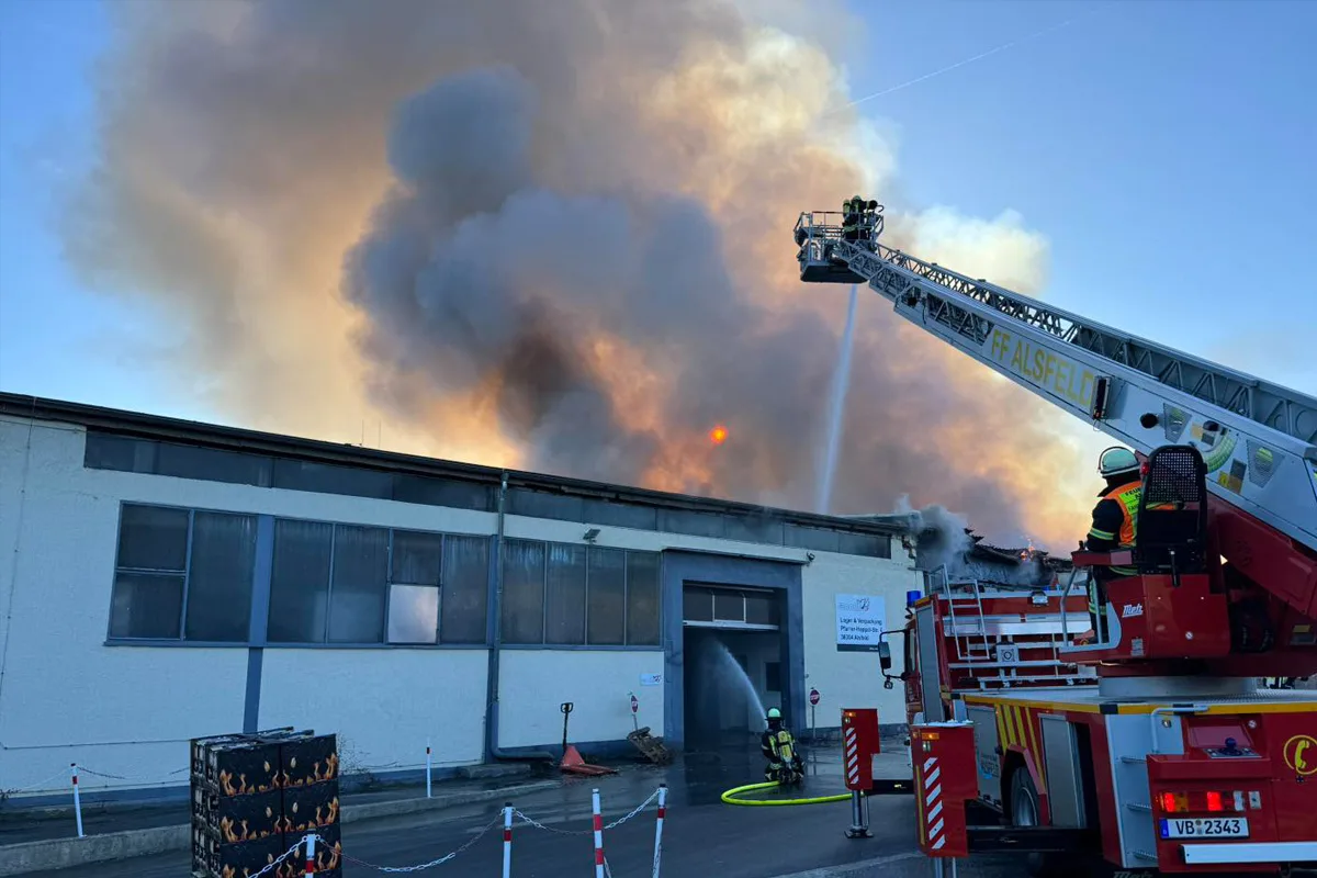 Alsfeld – Warnung und Großbrand in Produktionshalle