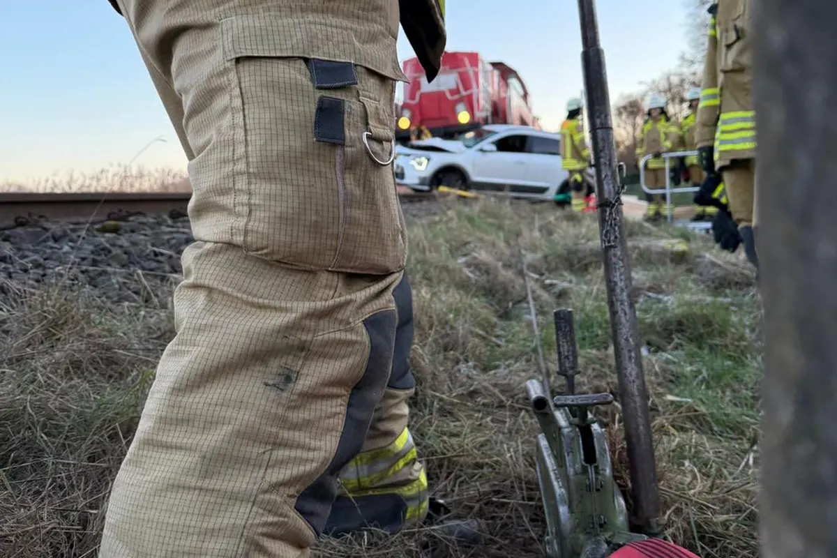 Stade – Güterzug erfasst Pkw an Bahnübergang
