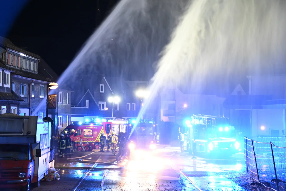 Olsberg – Dachstuhlbrand zerstört ehemaliges Krankenhaus