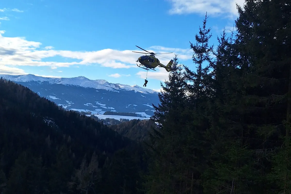 Unfall in Obdach – Verkeilter Baum verletzt Mann schwer