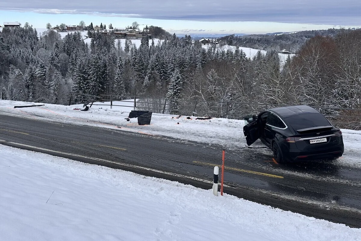 Schachen bei Herisau AR – Auf Schneematsch verunfallt