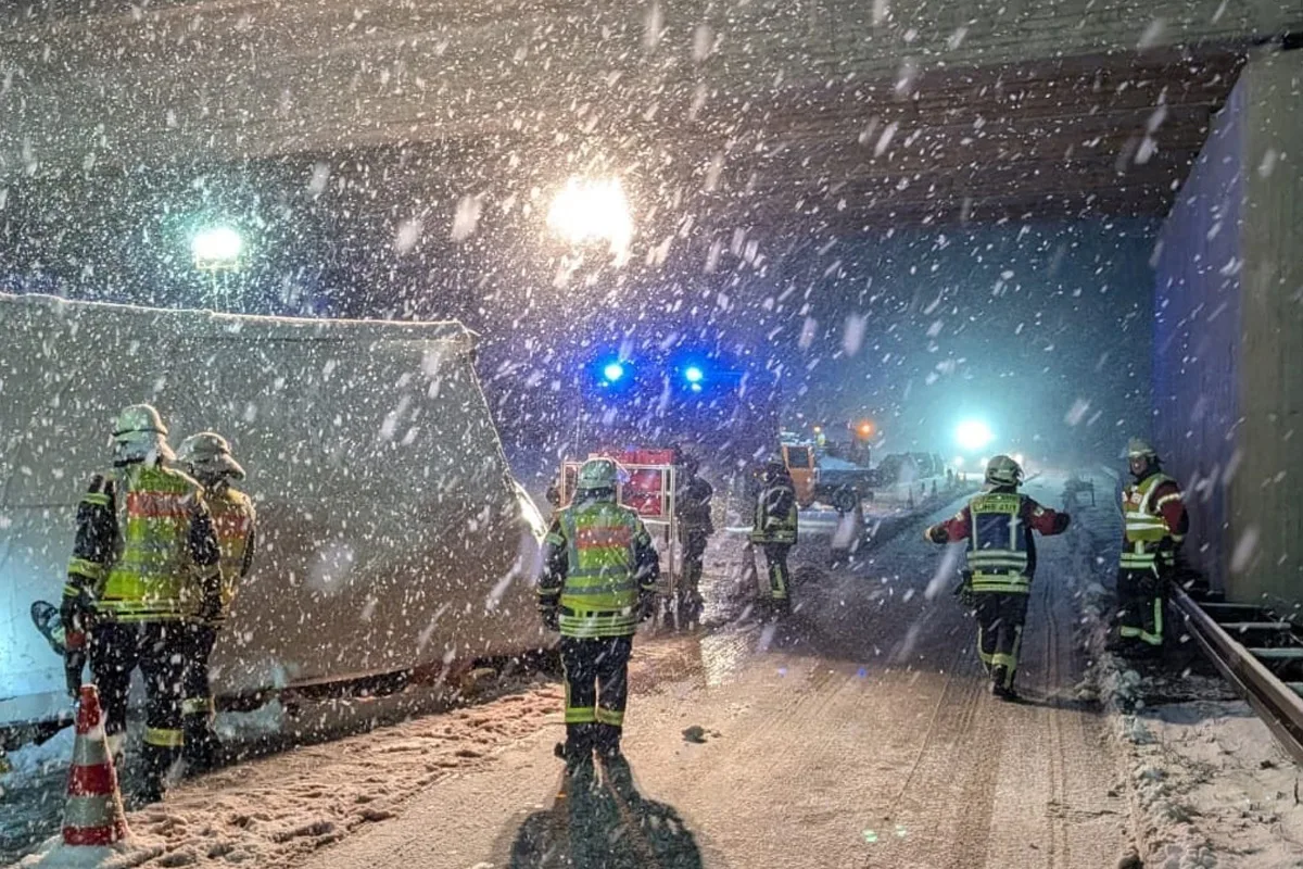 A93 Wernberg-Köblitz – 20 Tonnen Lachs nach Unfall auf Autobahn