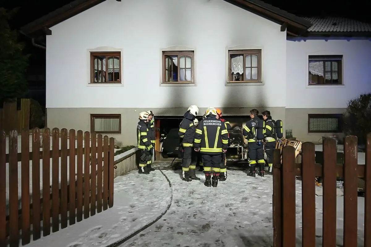 Buchkirchen – Mülltonne löst Brand in Garage aus