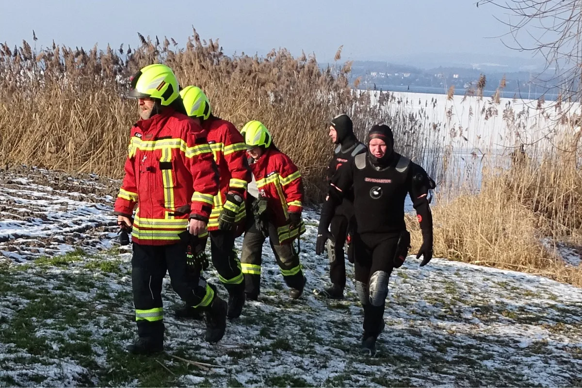 Reichenau – Schlittschuhläufer bricht im Eis ein
