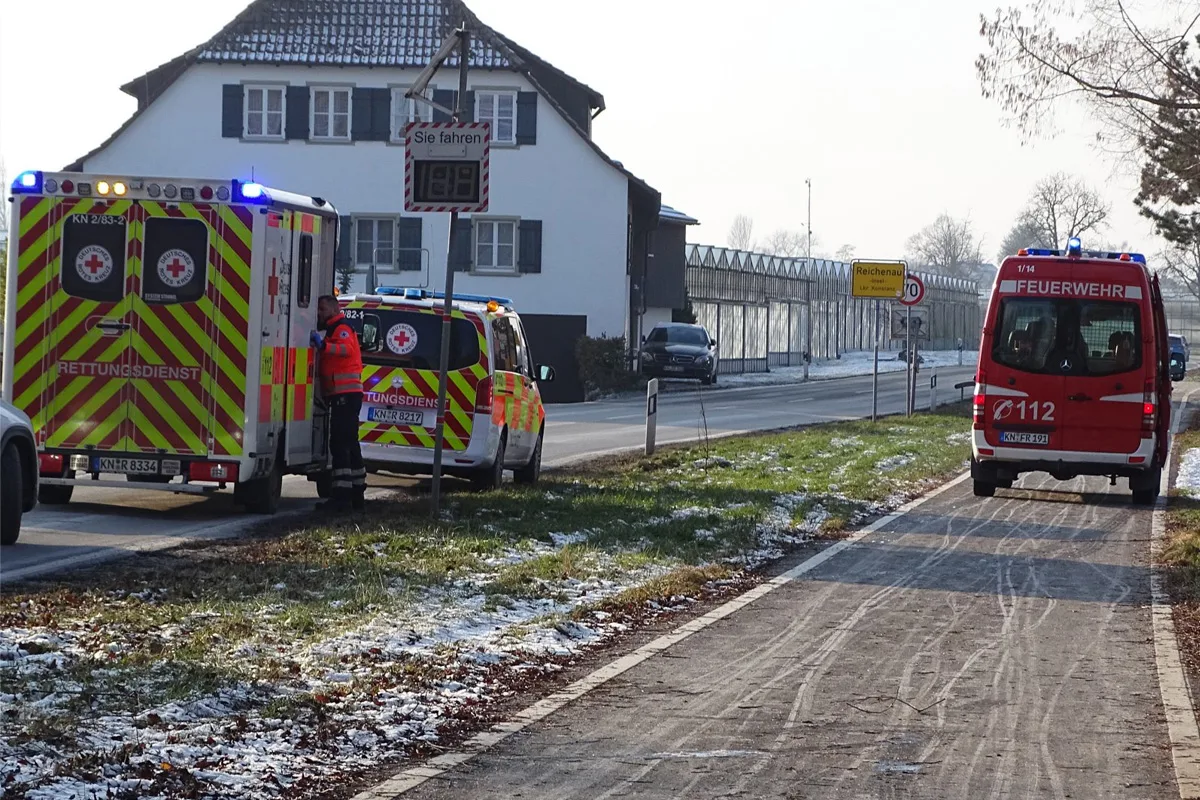 Reichenau – Schlittschuhläufer bricht im Eis ein