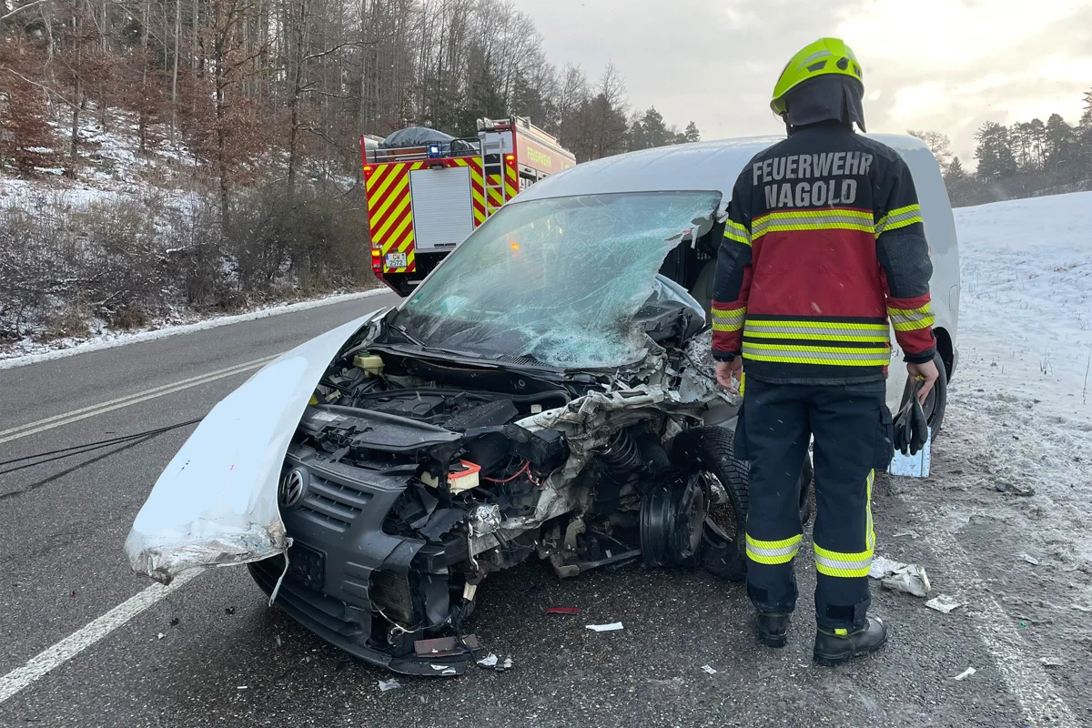 Nagold – Autofahrer bei Unfall mit Lkw lebensgefährlich verletzt