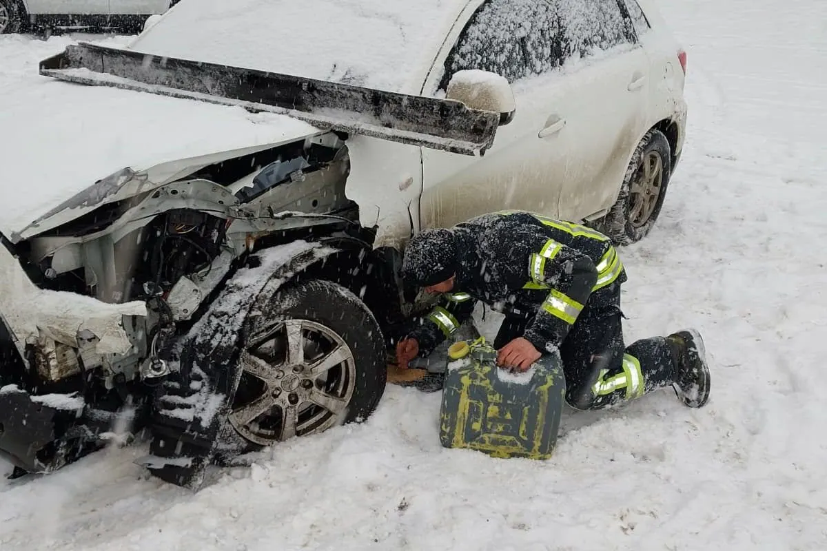 Silbertal – Fünf Verletzte bei Unfall auf schneebedeckter Fahrbahn