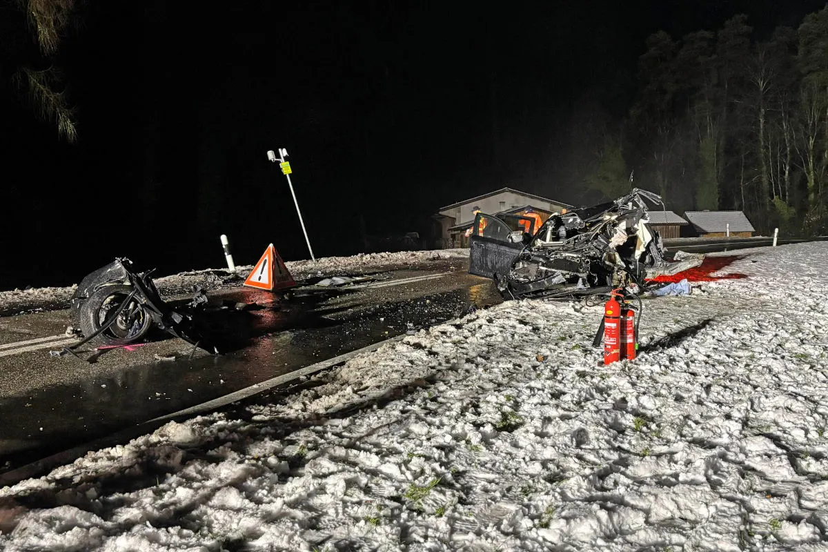 Hüttwilen TG – Schwerer Unfall zwischen Pkw und Postauto