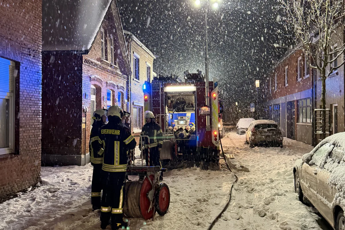Aurich – Auto brennt auf Parkplatz aus