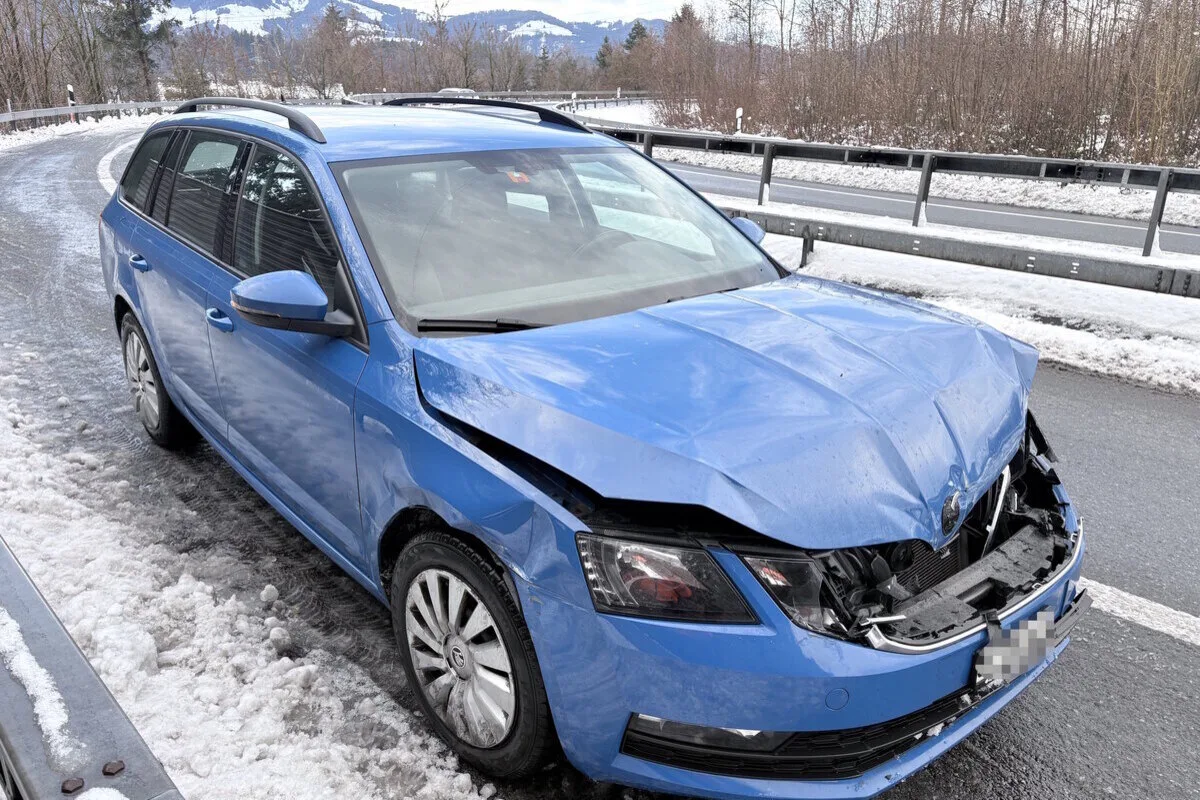 Kanton St. Gallen – Glatteis führt zu Unfällen auf der A15