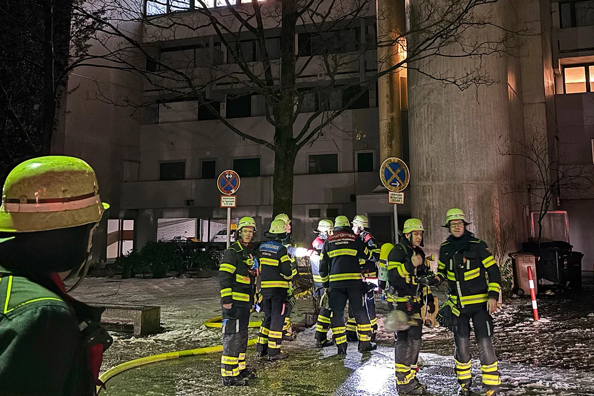 München – Ein Toter bei Wohnungsbrand in Hochhaus