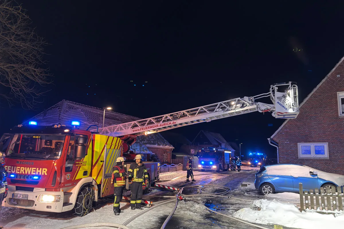 Aurich – Brand von Carport und Elektroautos
