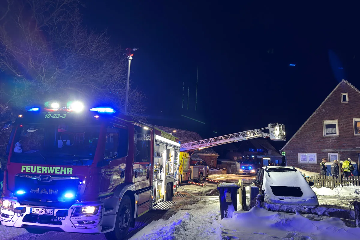 Aurich – Brand von Carport und Elektroautos