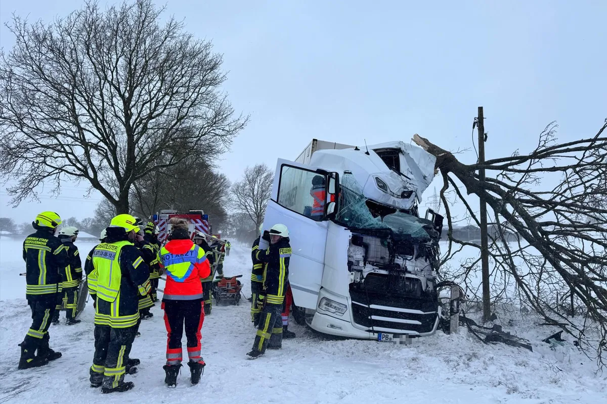 Stade – Lkw-Fahrer nach Unfall beim Überholen schwer verletzt