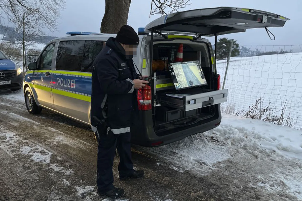 Gießen - 52 Fahrzeuge mit Schnee und Eis auf Dächern gestoppt