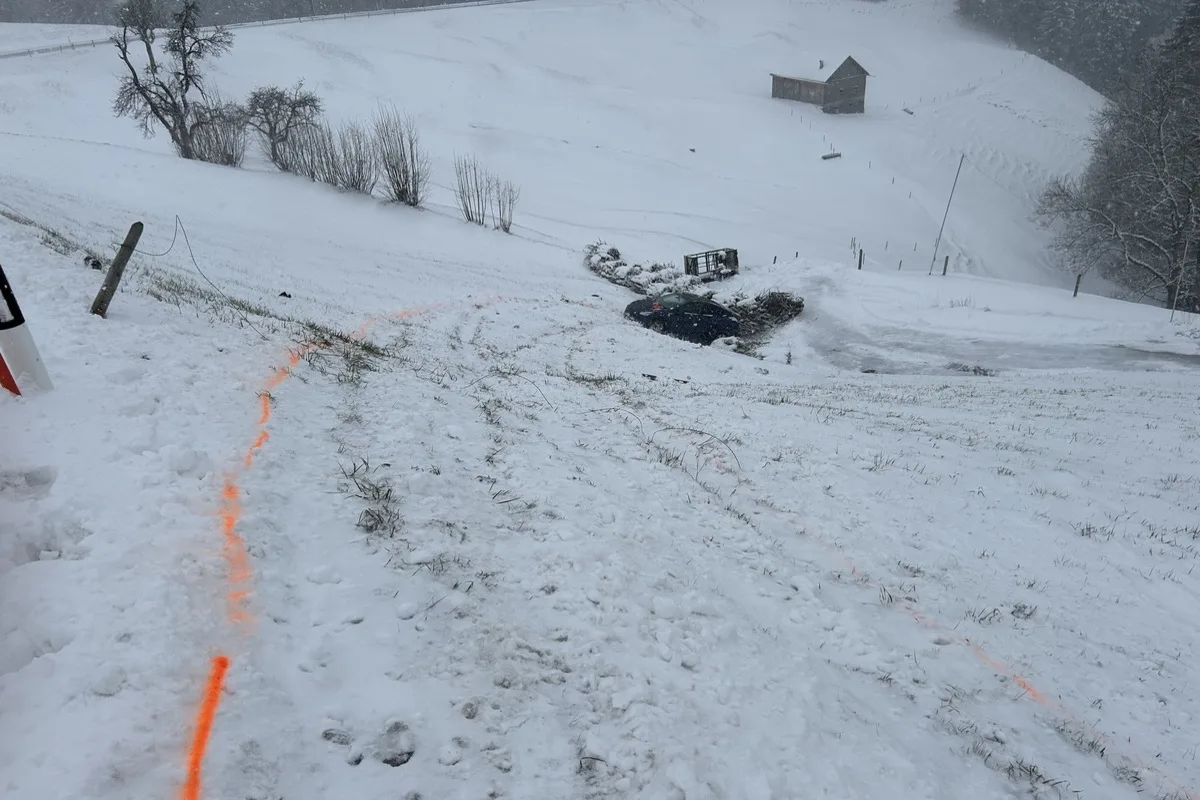 Unfall in Teufen AR – Kontrollverlust auf Schnee