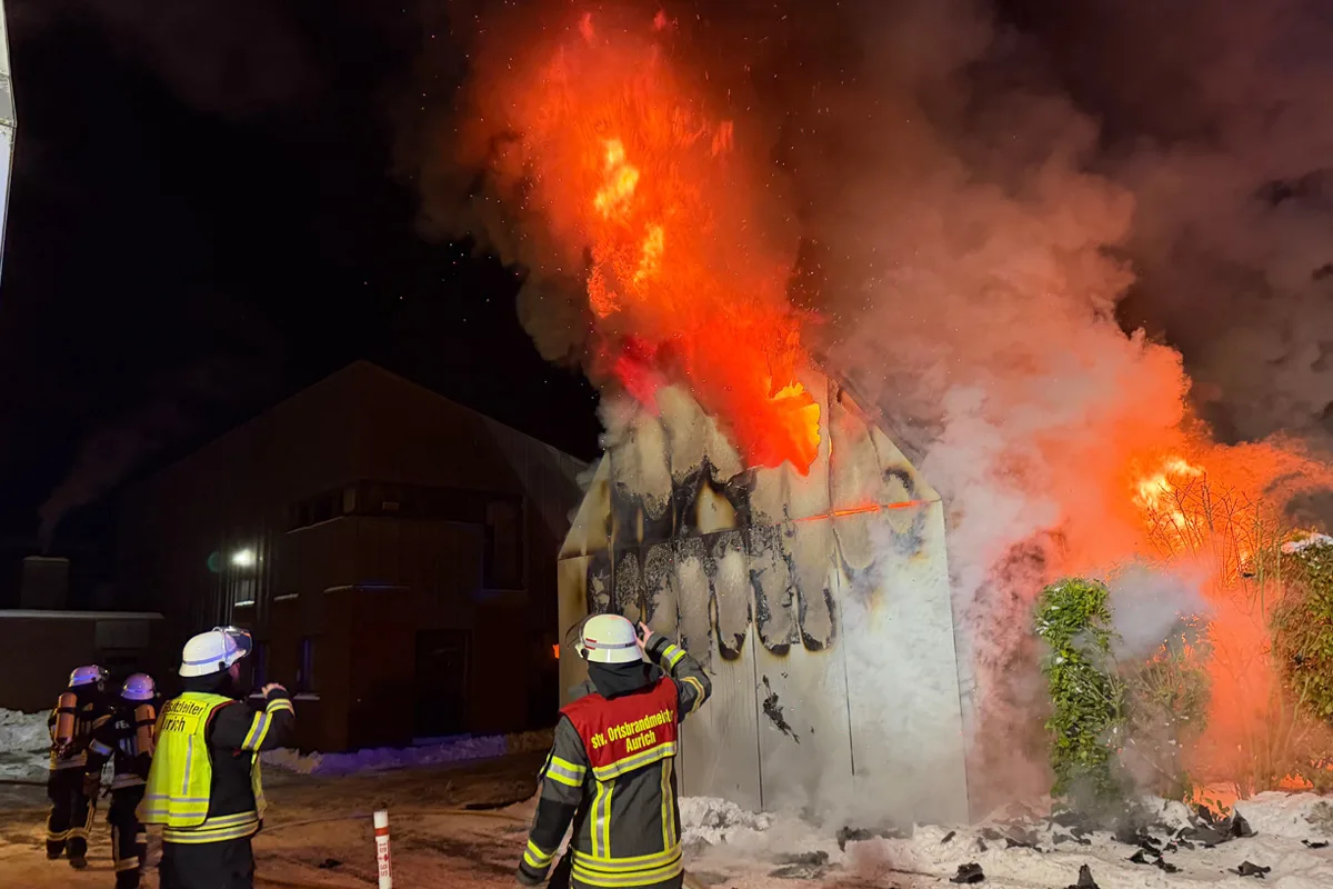 Aurich – Gebäude nach Brand vollständig zerstört