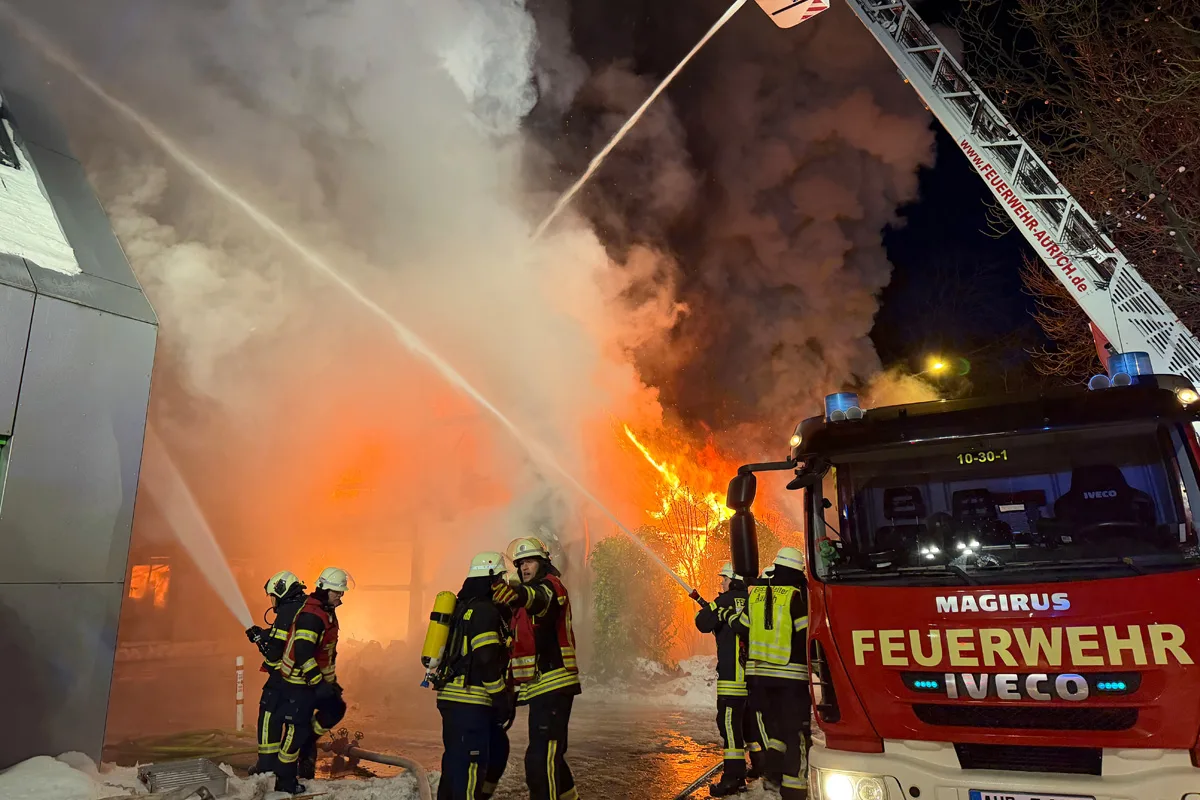 Aurich – Gebäude nach Brand vollständig zerstört