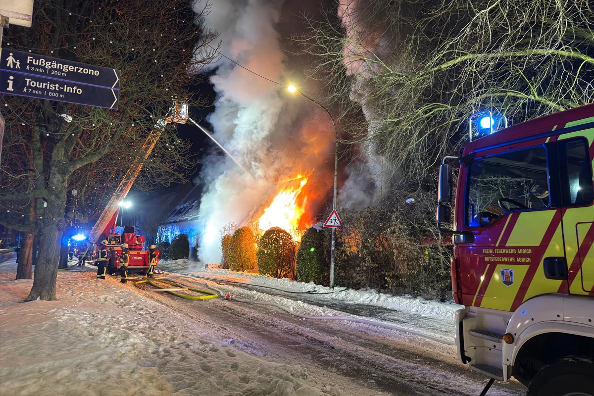 Aurich – Gebäude nach Brand vollständig zerstört