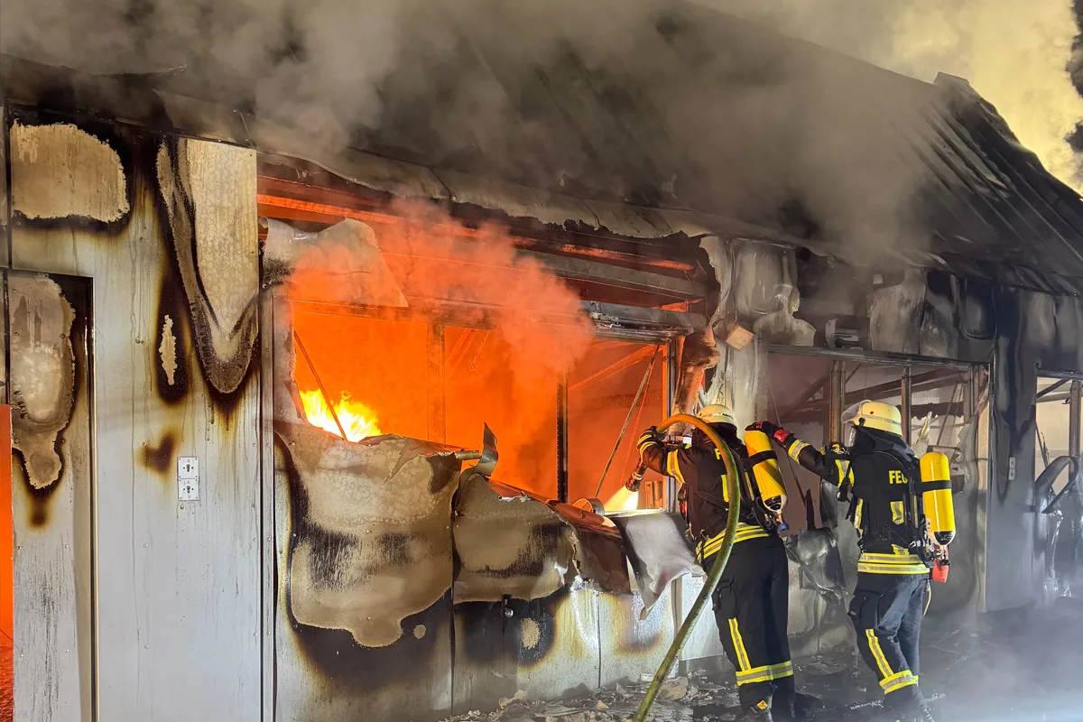 Aurich – Gebäude nach Brand vollständig zerstört