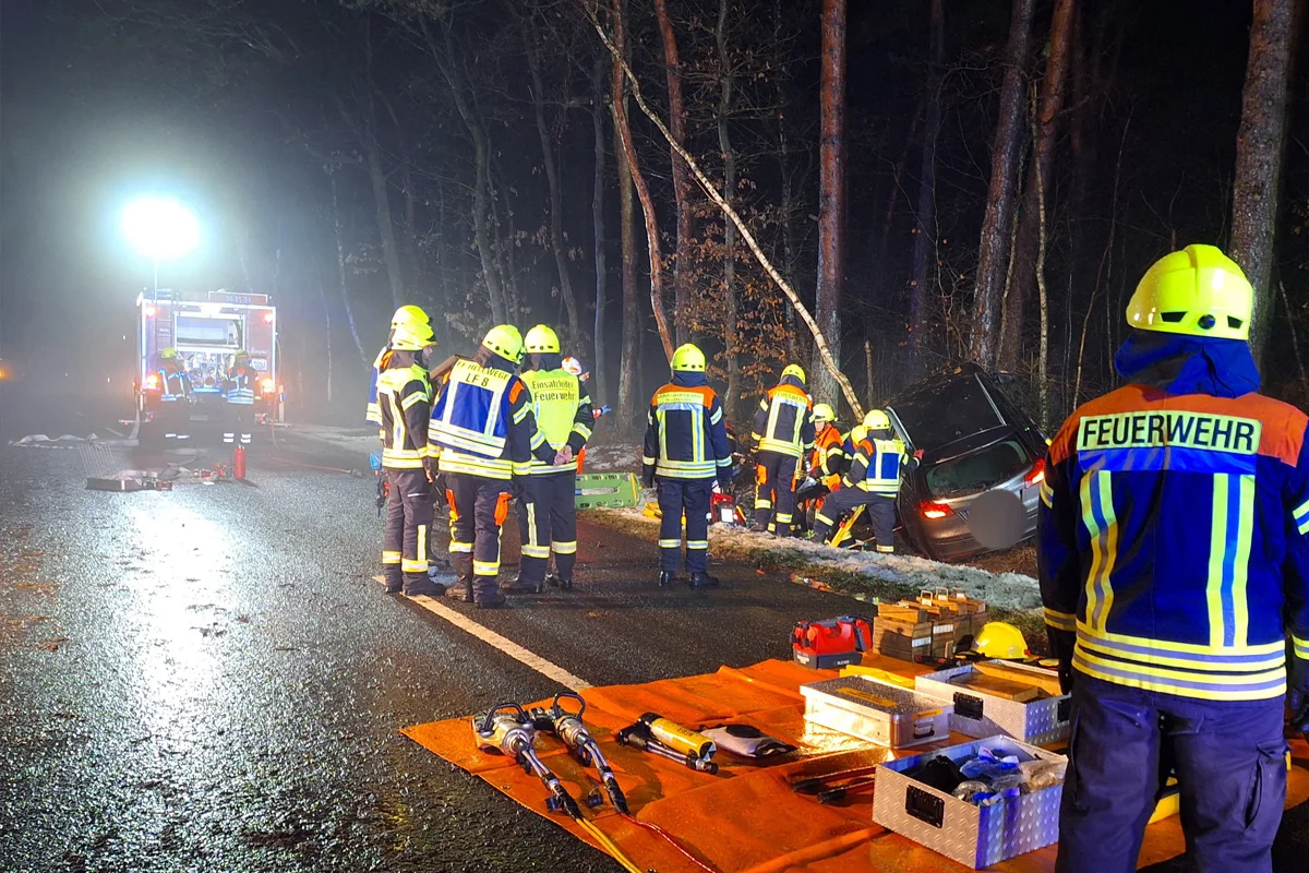 Hellwege – Fahrerin bei Unfall eingeklemmt und schwer verletzt