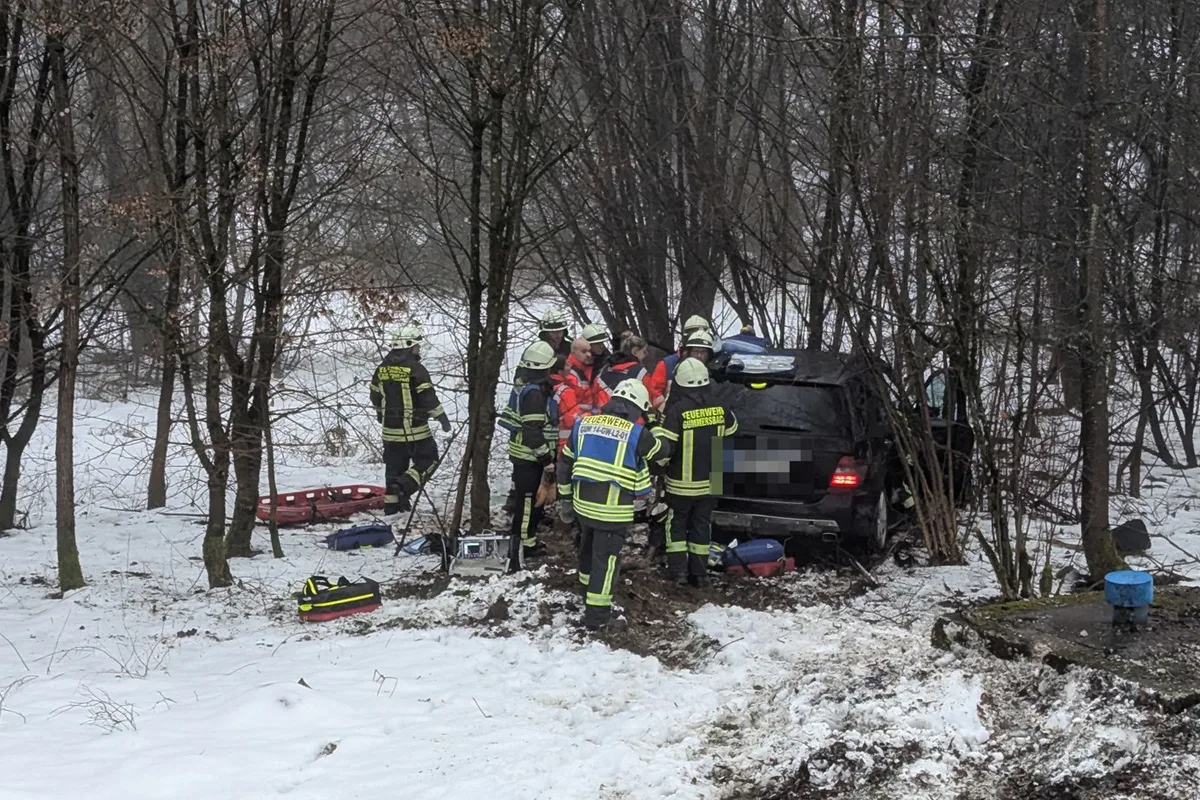 Gummersbach – Fahrer nach Unfall mit Mercedes schwer verletzt