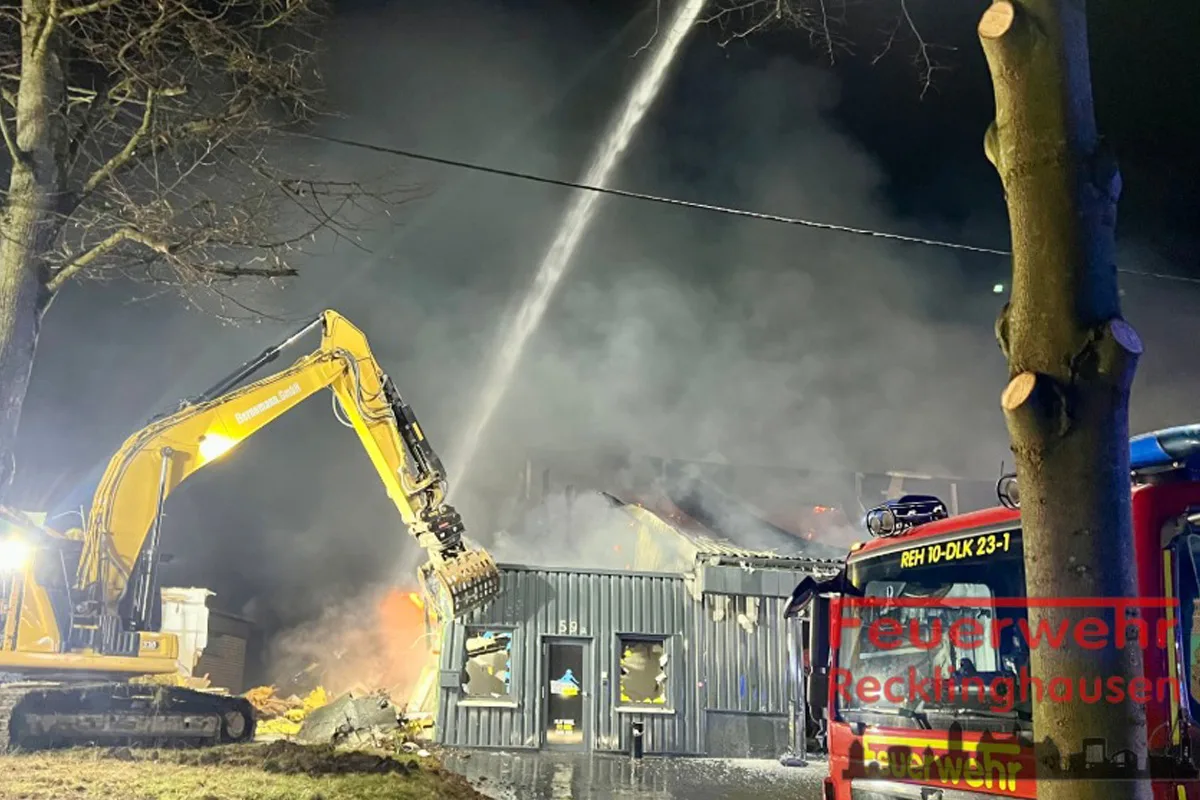 Recklinghausen – Trampolinhalle brennt vollständig nieder