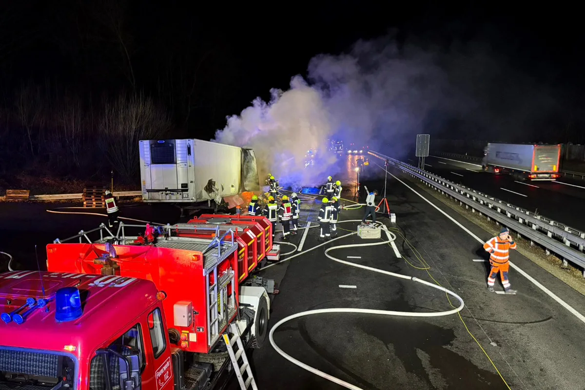 A7 Hann. Münden – LKW-Auflieger mit Bananen brennt