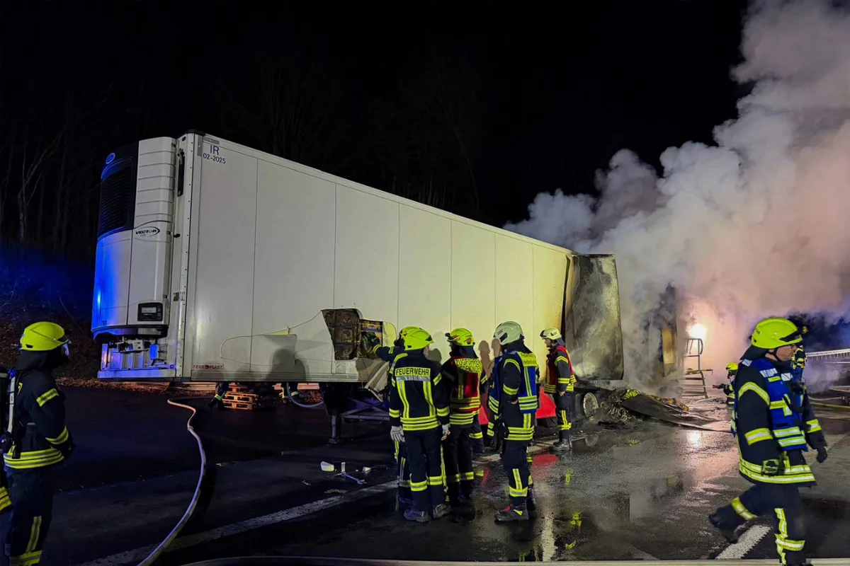 A7 Hann. Münden – LKW-Auflieger mit Bananen brennt