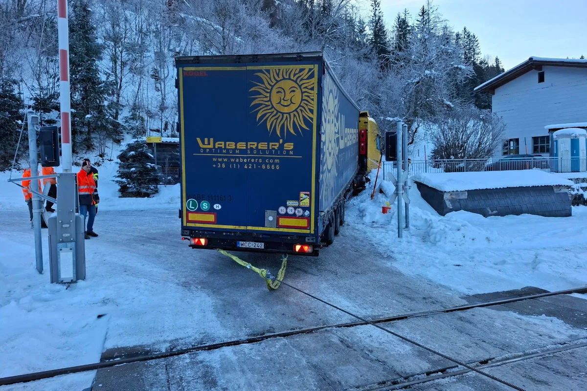 Bad Aussee / Ödensee – Zwei Lkw-Bergungen innerhalb kurzer Zeit
