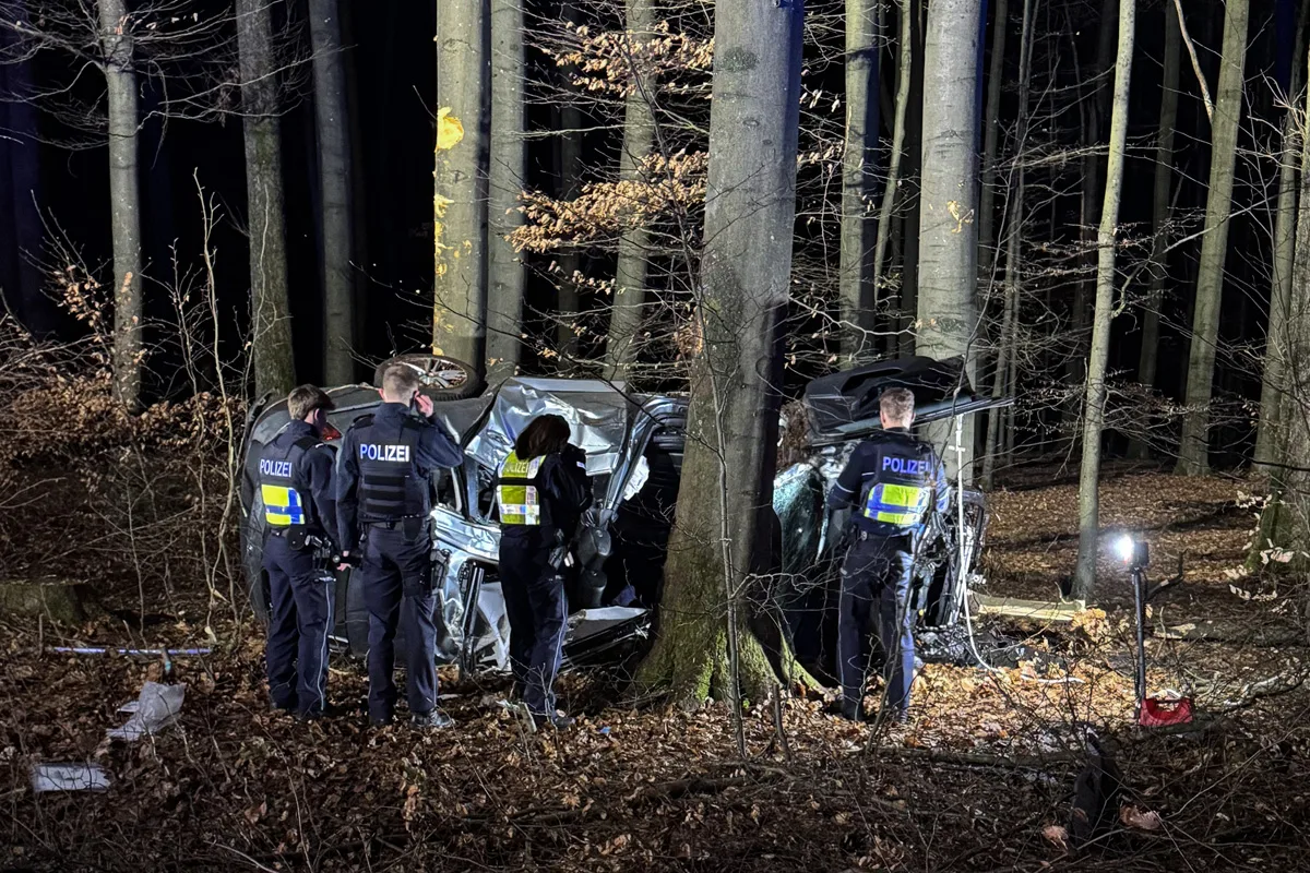 Wenden – Autofahrer bei Unfall schwer verletzt und eingeklemmt