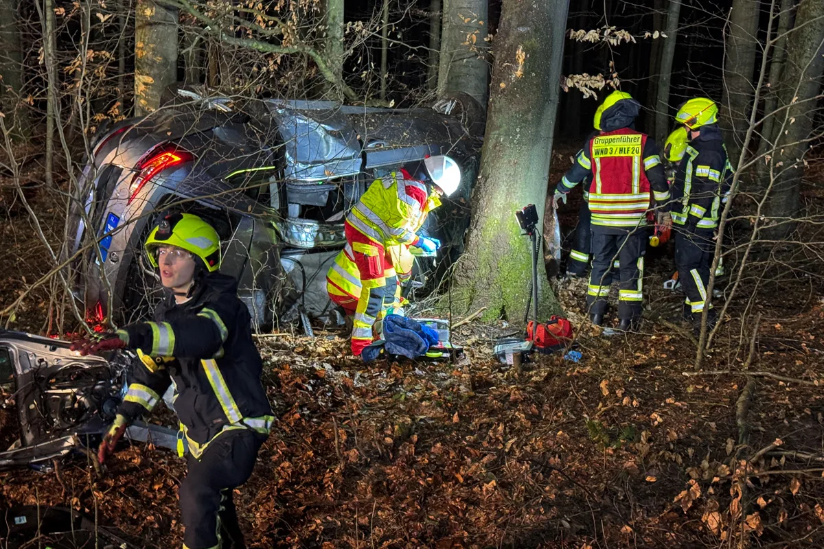 Wenden – Autofahrer bei Unfall schwer verletzt und eingeklemmt