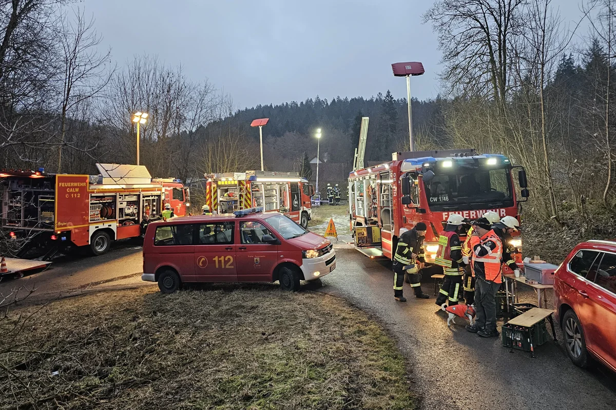 Calw – Regionalzug kollidiert mit Felsblock