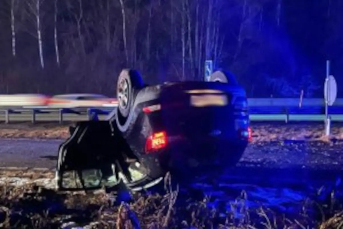 Schäffern – Pkw überschlägt sich auf der A2