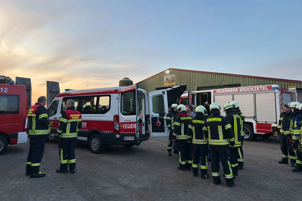 Aurich – Feuerwehr rettet zwei Kühe aus Güllegrube