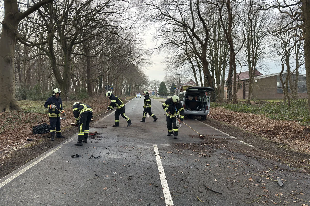 Aurich – Motorblock bei Unfall aus Fahrzeug gerissen
