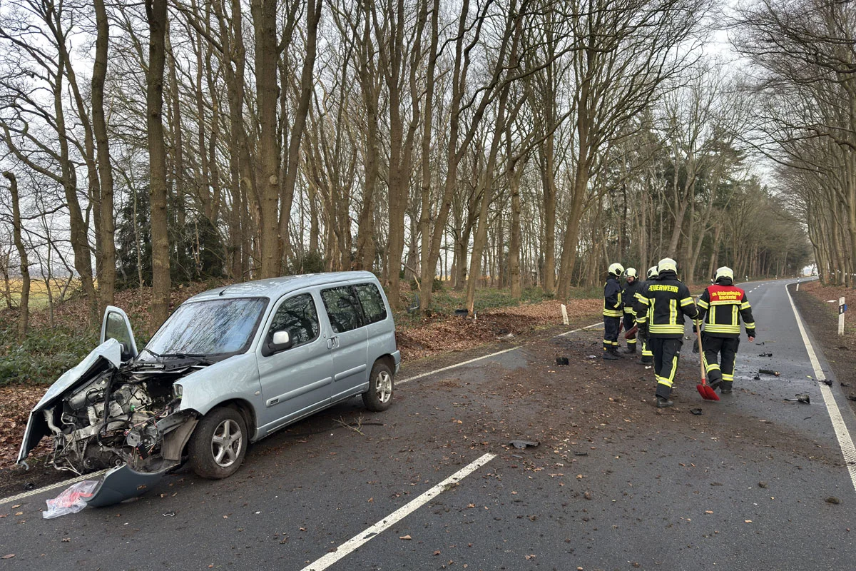 Aurich – Motorblock bei Unfall aus Fahrzeug gerissen