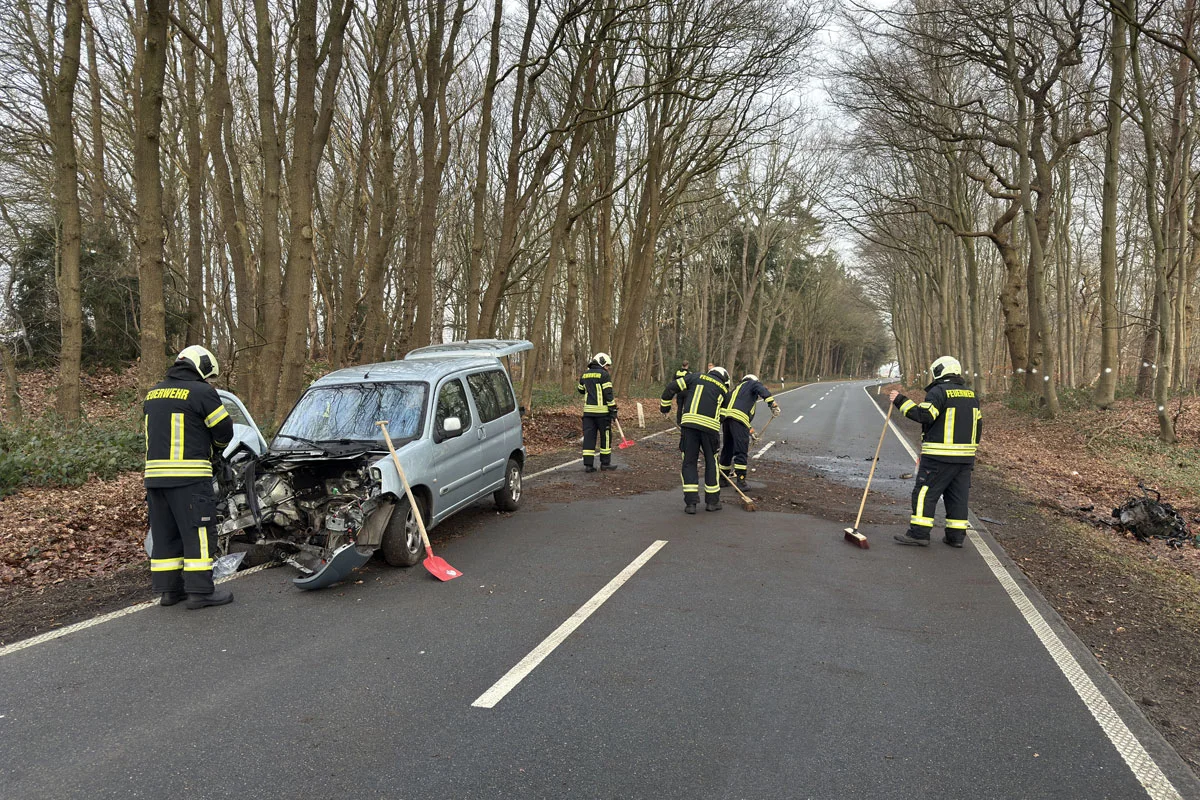 Aurich – Motorblock bei Unfall aus Fahrzeug gerissen