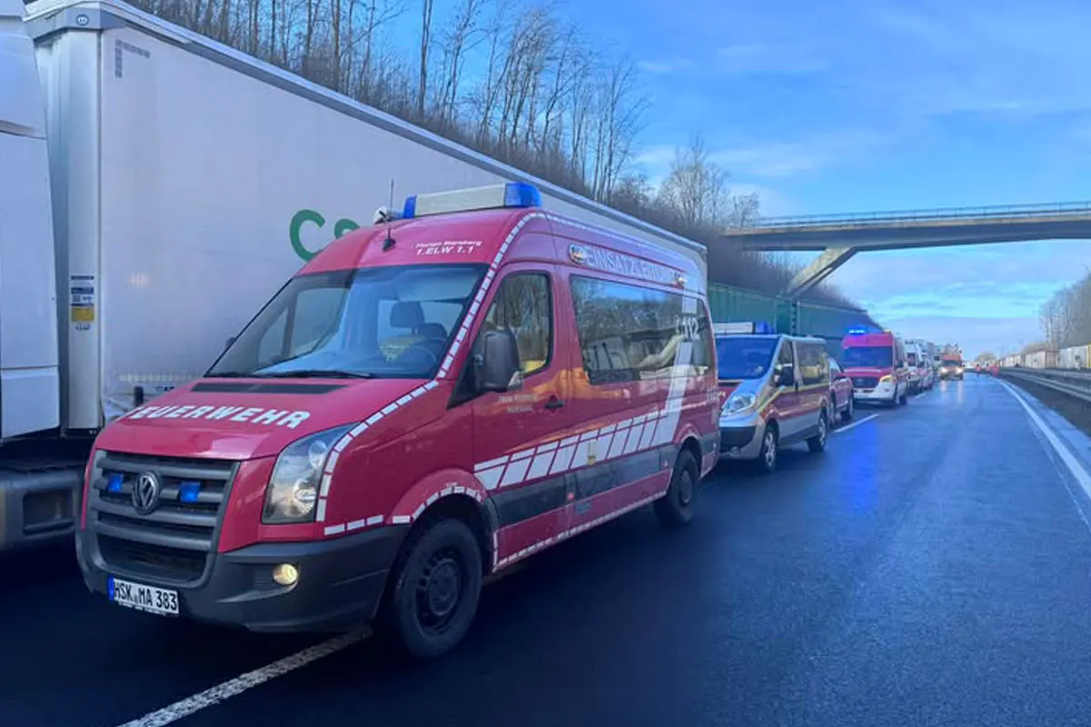 A44 Lichtenau – Drei Tote nach Glatteis-Massenkarambolage