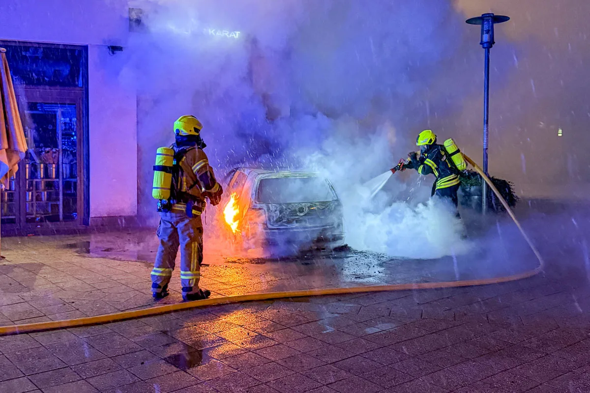 Detmold – Feuerwehr-Einsatz nach Einbruch mit Auto in Juwelier