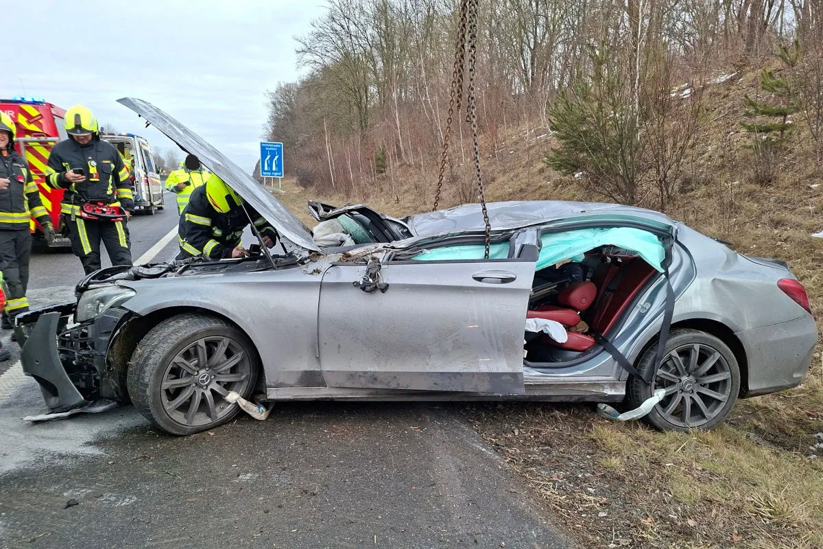 A1 Erlauf – Drei Verletzte bei schwerem Unfall mit Überschlag