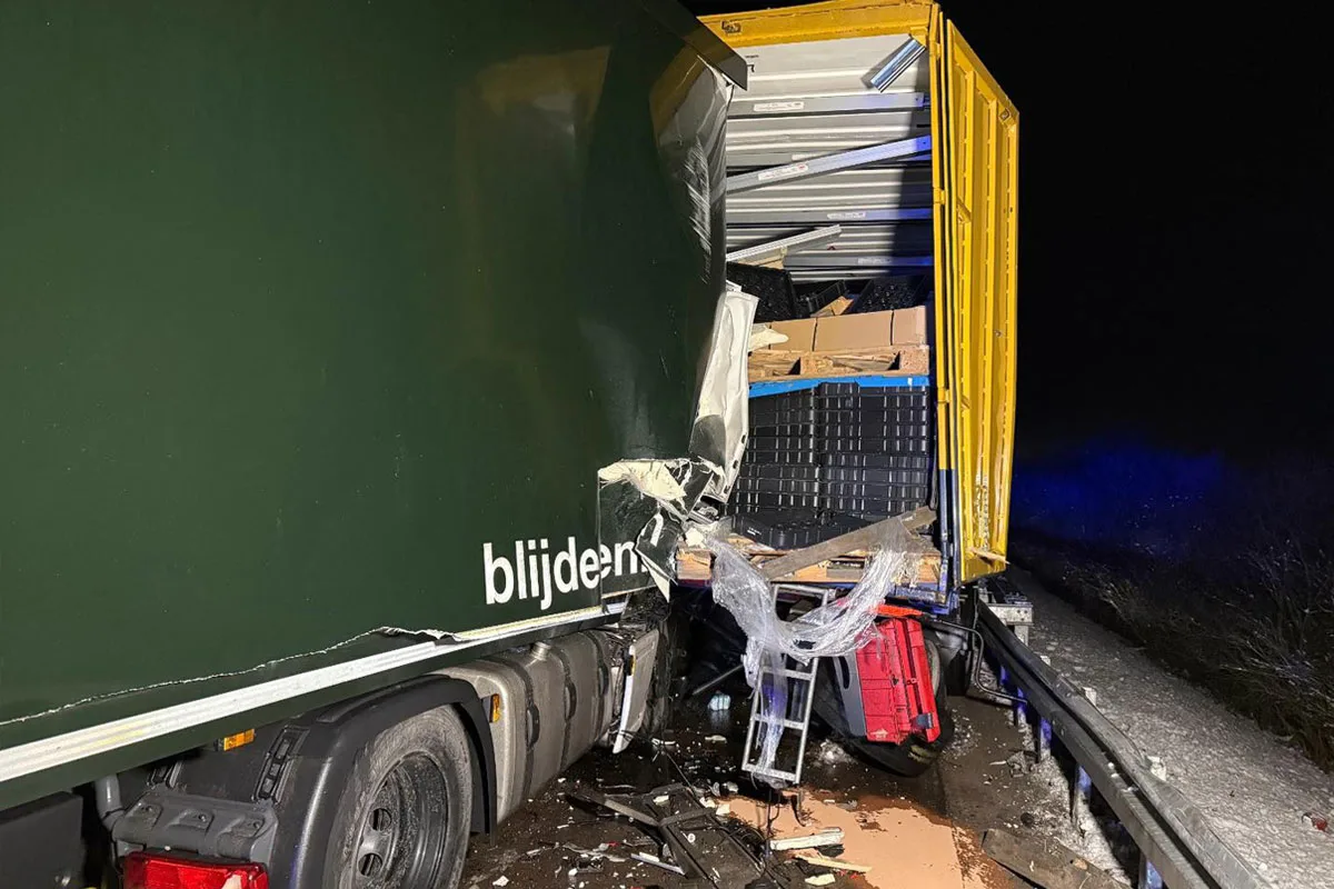 A38 Heringen – Sattelzug prallt in Lkw auf Standstreifen
