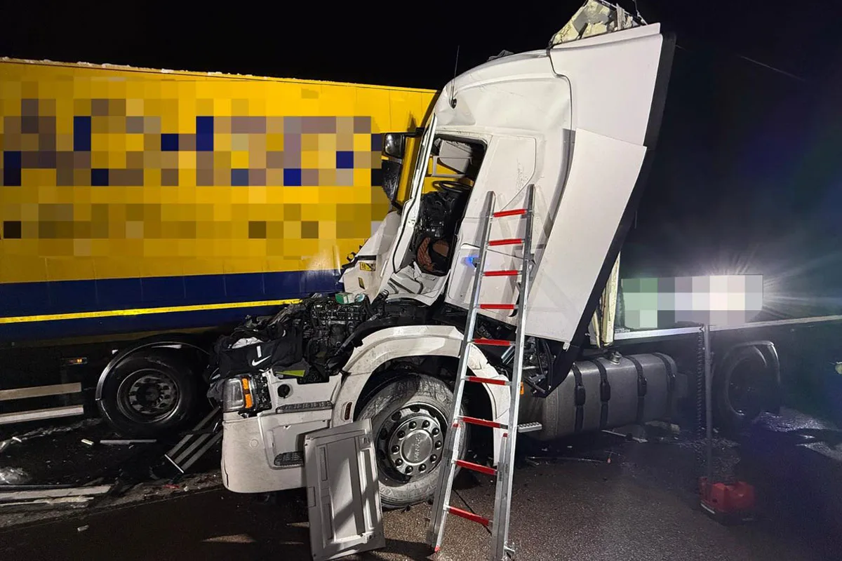 A38 Heringen – Sattelzug prallt in Lkw auf Standstreifen