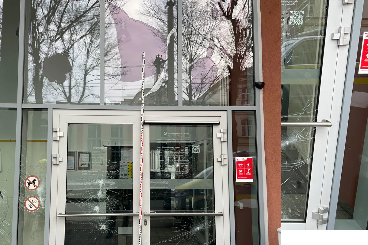 Gera – Festnahme nach Sachbeschädigung an Agentur für Arbeit