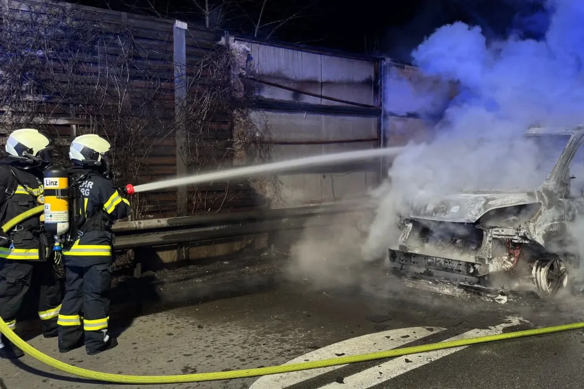 A1 St. Florian – Pferdetransporter in Brand geraten