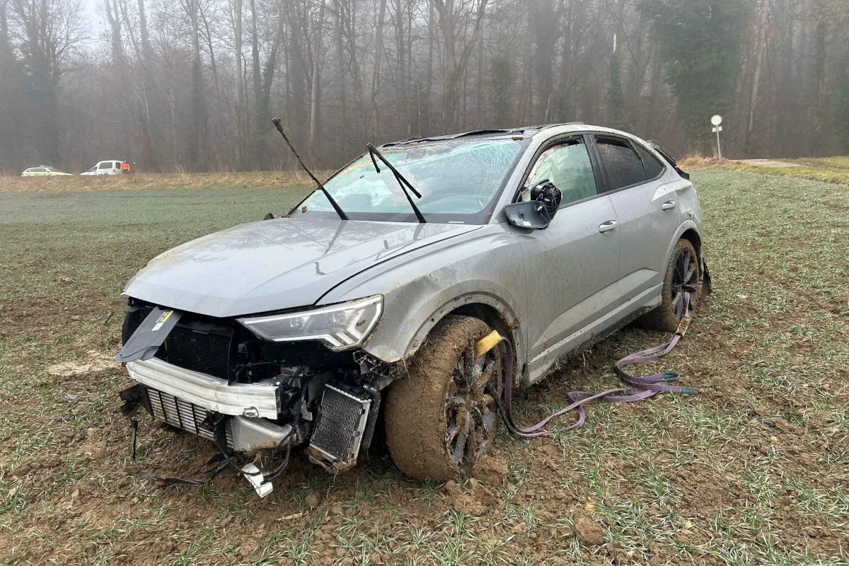 Unfall in Meisterschwanden AG – Auto überschlägt sich mehrfach
