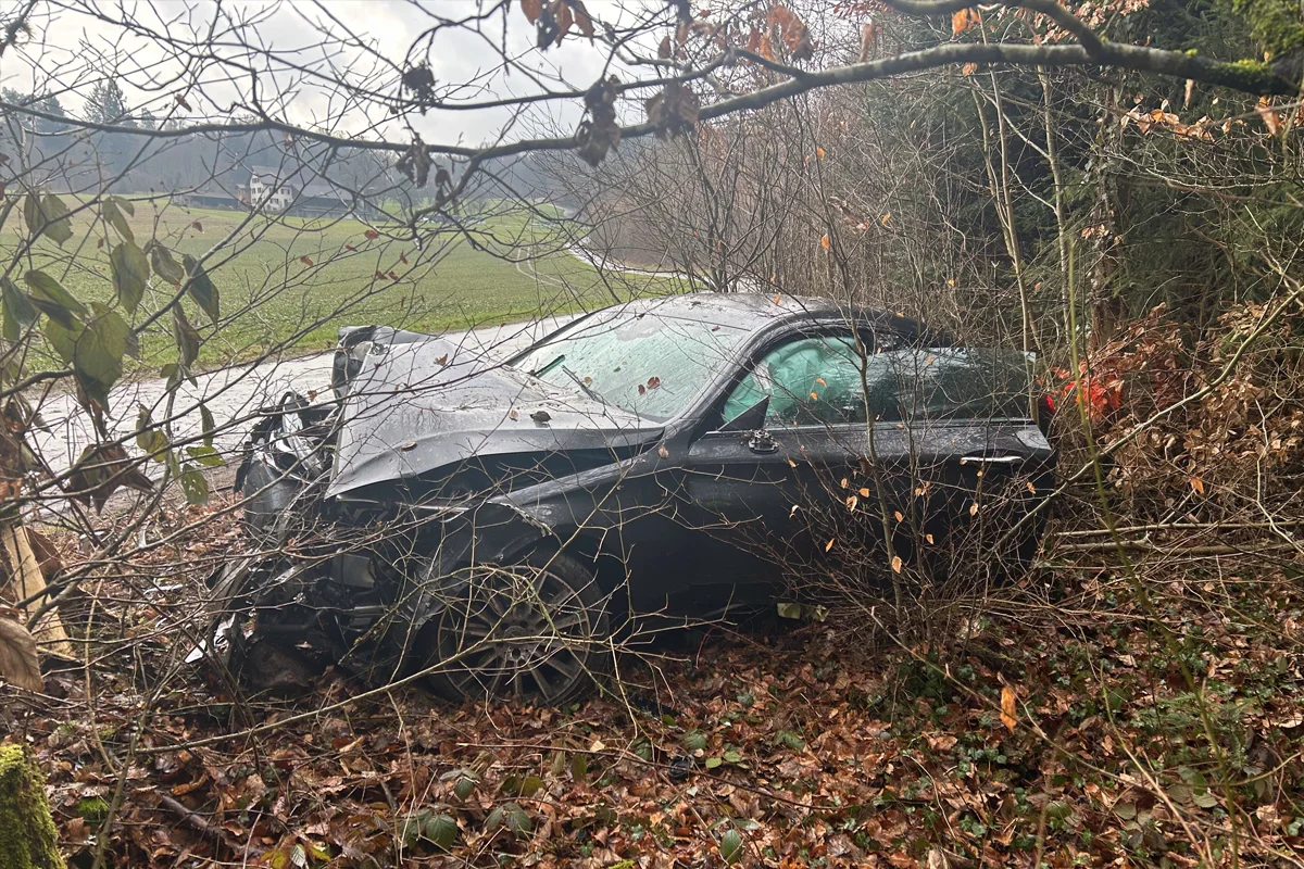 Niederwil AG – Lenker bei Unfall schwer verletzt