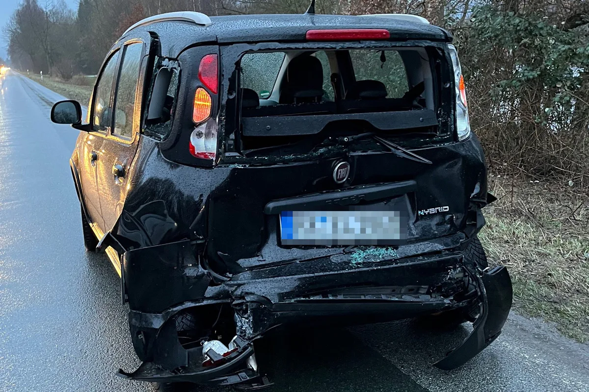 Höxter – Zwei Verletzte nach Unfall von Pkw und Linienbus