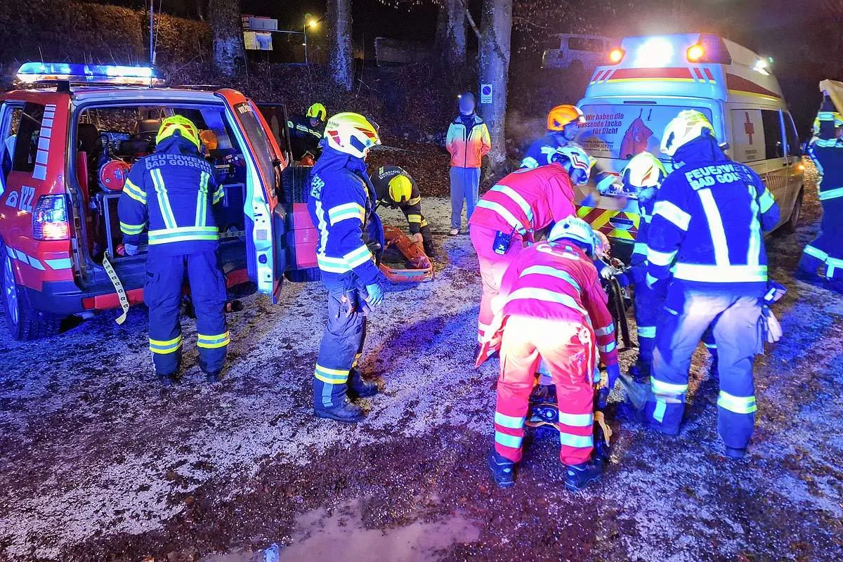 Bad Goisern – 25-Jähriger rettet unterkühlten Mann aus Bach